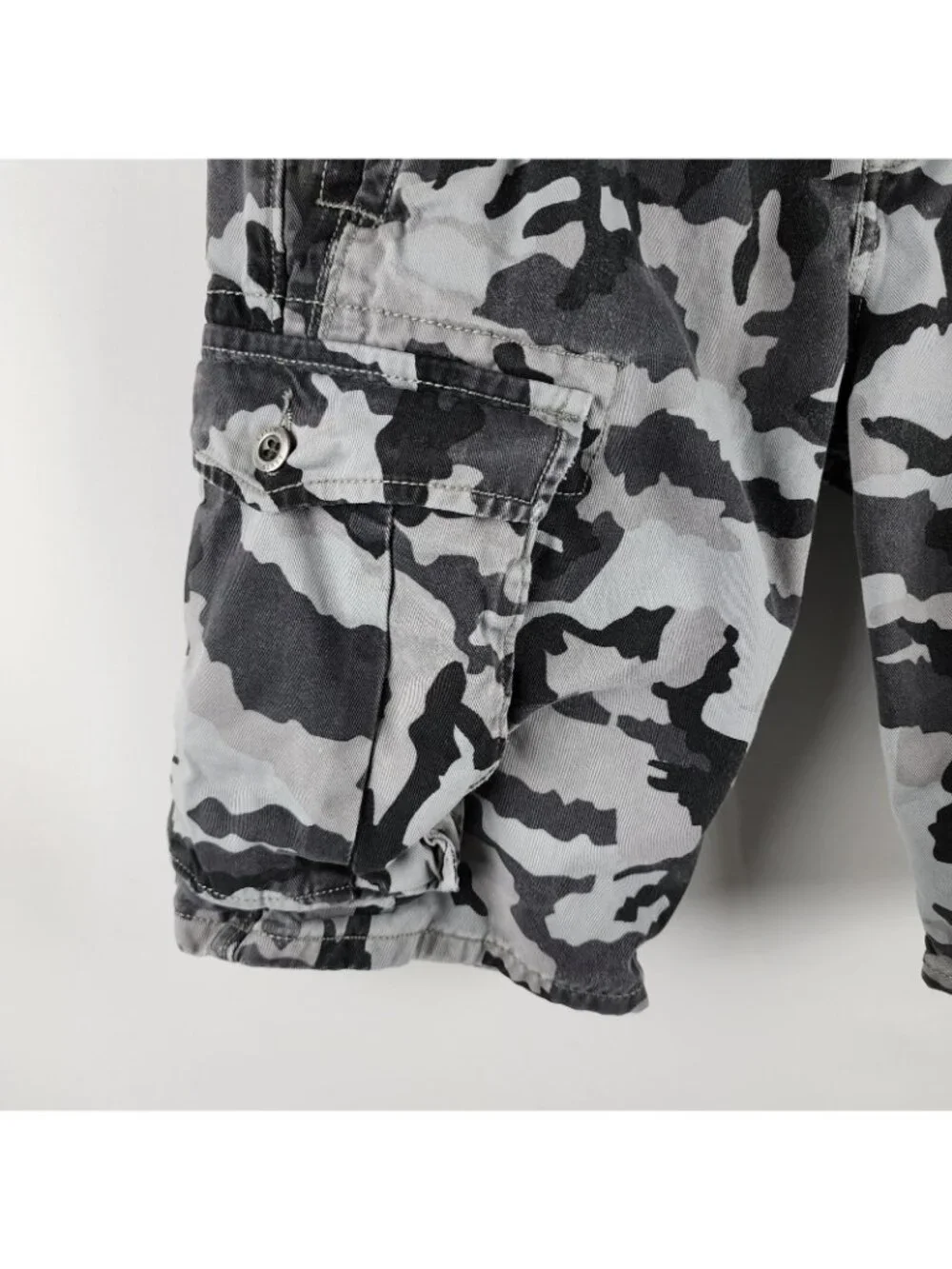 Levis Shorts Mens 29x10 Gray Camo Cargo Jean Shorts